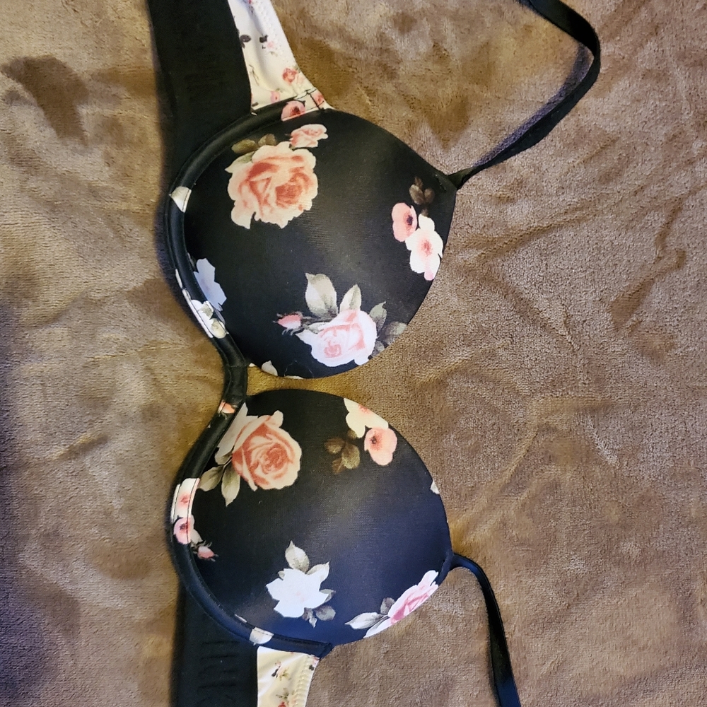 Bras - Picture 4 of 7